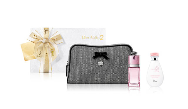 <strong>Dior｜ディオール</strong>　DIOR CHRISTMAS 2011　＜フレグランス＞ディオール アディクト 2 ホリデイ コフレ9450円（限定品）　魅惑的な輝きに満ち溢れる女性に捧げる、スパークリング フローラル ブーケの香り。「ディオール アディクト 2」のクリスマス コフレ。