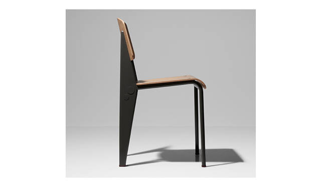 <strong>JEAN PROUVE BY G-STAR RAW FOR VITRA</strong>　「STANDARD 1934/50」（W420×D488×H820mm）12万8100円<br>Jean Prouvé Prouvé RAW Special Edition Photographer:G-Star / Jorma Muijtjens © Vitra