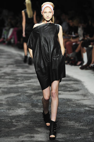 <strong>A.F.VANDEVORST｜A.F.ヴァンデヴォースト</strong>　2012年春夏コレクション速報