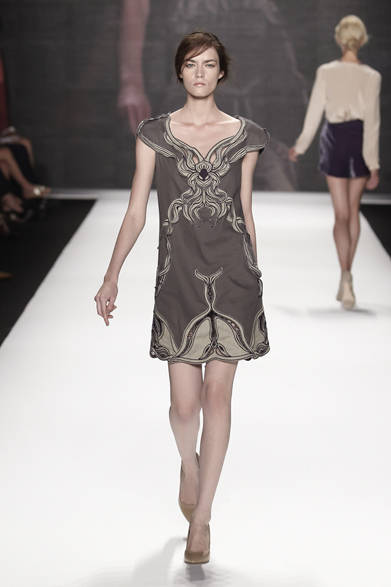 <strong>VIVIENNE TAM｜ヴィヴィアン タム</strong>　2012年春夏コレクション速報