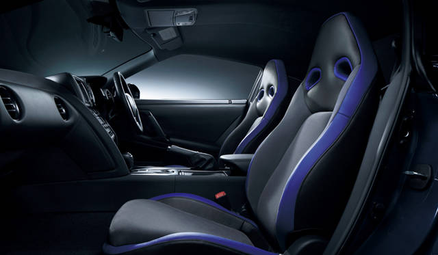 <strong>NISSAN GT-R 2013 Model</strong>　For TRACK PACK