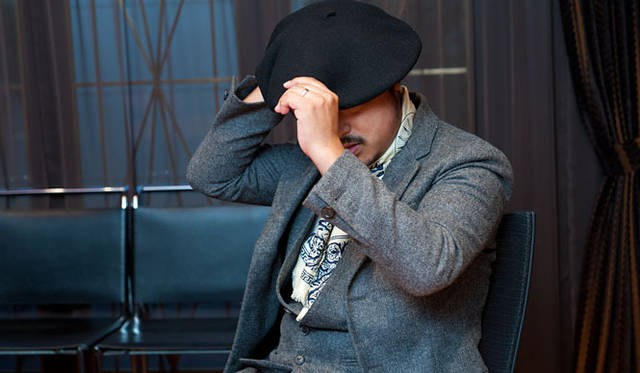 <strong>UNITED ARROWS｜ユナイテッドアローズ</strong>　かぶっているのは、内山氏の私物のフレンチベレー