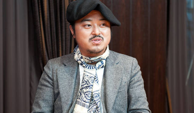 <strong>UNITED ARROWS｜ユナイテッドアローズ</strong>　かぶっているのは、内山氏の私物のフレンチベレー