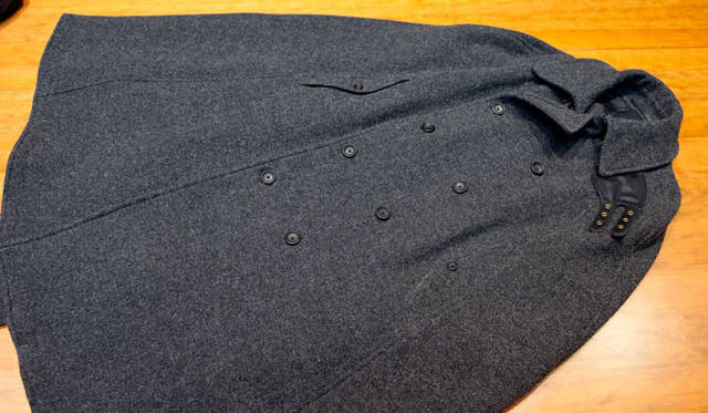 <strong>UNITED ARROWS｜ユナイテッドアローズ</strong>　Scye別注マント　7万1400円（ユナイテッドアローズ）