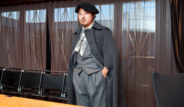 <strong>UNITED ARROWS｜ユナイテッドアローズ</strong>　Scye別注マント　7万1400円（ユナイテッドアローズ）