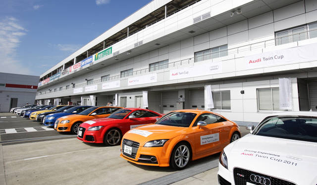 <strong>AUDI Twin-Cup｜アウディ ツインカップ</strong>　ミラーの色をみても分かるとおり、SやRSなどのスポーツモデルがずらり