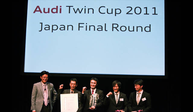 <strong>AUDI Twin-Cup｜アウディ ツインカップ</strong>　先日行なわれた世界大会に出場した4人。真ん中の3名はテクノロジー部門で優勝したアウディ高松チーム