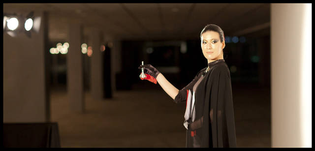 <strong>THREE｜スリー　フードアーティスト　諏訪綾子さんが語る、五感に響く植物の力</strong><br />「Guerilla restaurant for 111 Tongues」at TripleOne Somerset Singapore 2011<br />自身のパフォーマンス活動のほかにも、企業のイベントで、フードパフォーマンスを活かしたパーティーなどのプロデュースを手がけている。彼女が掲げる「そのコンセプト 胃まで届けます」というコピーは、たんなるニュアンスだけのキャッチコピーではない。