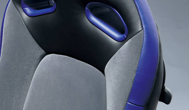 <strong>NISSAN GT-R 2013 Model</strong>　For TRACK PACK