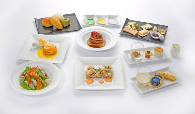 <strong>JALファーストクラス 「究極の空の旅」</strong>　「日本料理 龍吟」山本征治シェフが表現する洋食×シャンパーニュ サロンのメニュー。