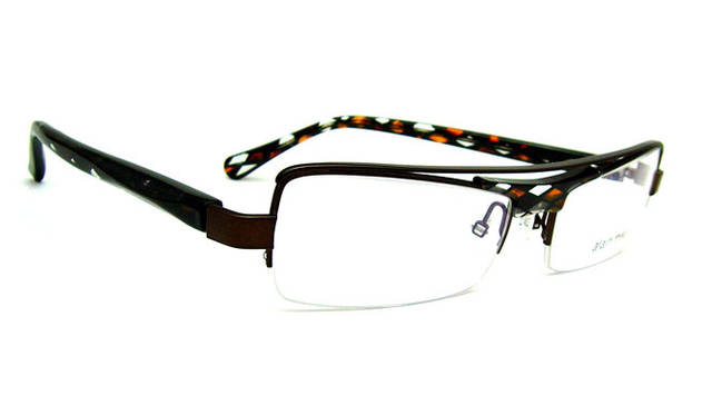 <strong>alain mikli｜アラン ミクリ</strong>　「NEW TITANIUM COLLECTION」　「POINT BRIGE」予定価格4万2000円（AL1173）