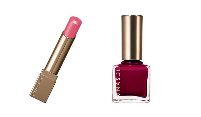 <strong> LUNASOL｜ルナソル</strong>　左／＜口紅＞ルナソル フルグラマーリップスG（EX08）、右／＜ネイル＞ルナソル ネイルフィニッシュ（EX37）