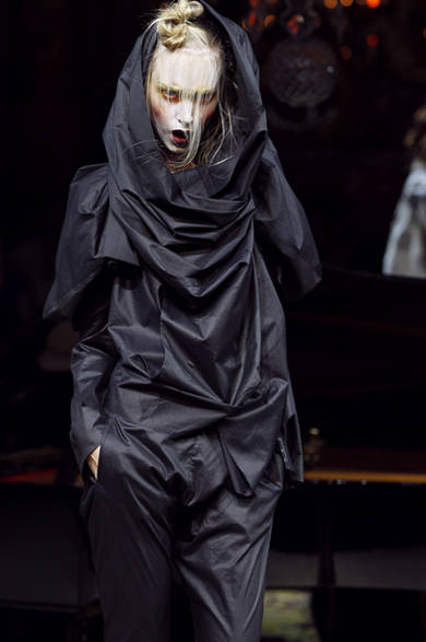SS12_Westwood_010 <strong>VIVIENNE WESTWOOD GOLD LABEL|ヴィヴィアン・ウエストウッド・ゴールドレーベル</strong> 2012年春夏コレクション速報!