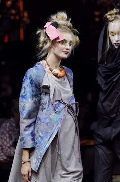 SS12_Westwood_013 <strong>VIVIENNE WESTWOOD GOLD LABEL|ヴィヴィアン・ウエストウッド・ゴールドレーベル</strong> 2012年春夏コレクション速報!