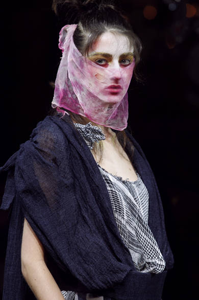 SS12_Westwood_015 <strong>VIVIENNE WESTWOOD GOLD LABEL|ヴィヴィアン・ウエストウッド・ゴールドレーベル</strong> 2012年春夏コレクション速報!