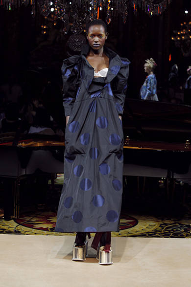 SS12_Westwood_016 <strong>VIVIENNE WESTWOOD GOLD LABEL|ヴィヴィアン・ウエストウッド・ゴールドレーベル</strong> 2012年春夏コレクション速報!