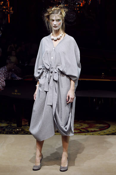 SS12_Westwood_023 <strong>VIVIENNE WESTWOOD GOLD LABEL|ヴィヴィアン・ウエストウッド・ゴールドレーベル</strong> 2012年春夏コレクション速報!