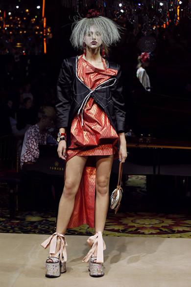SS12_Westwood_027 <strong>VIVIENNE WESTWOOD GOLD LABEL|ヴィヴィアン・ウエストウッド・ゴールドレーベル</strong> 2012年春夏コレクション速報!