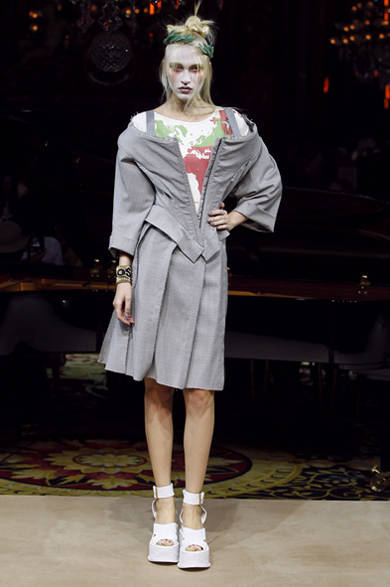 SS12_Westwood_029 <strong>VIVIENNE WESTWOOD GOLD LABEL|ヴィヴィアン・ウエストウッド・ゴールドレーベル</strong> 2012年春夏コレクション速報!