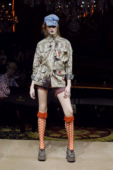 SS12_Westwood_037 <strong>VIVIENNE WESTWOOD GOLD LABEL|ヴィヴィアン・ウエストウッド・ゴールドレーベル</strong> 2012年春夏コレクション速報!