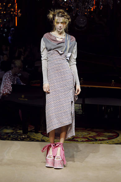 SS12_Westwood_048 <strong>VIVIENNE WESTWOOD GOLD LABEL|ヴィヴィアン・ウエストウッド・ゴールドレーベル</strong> 2012年春夏コレクション速報!