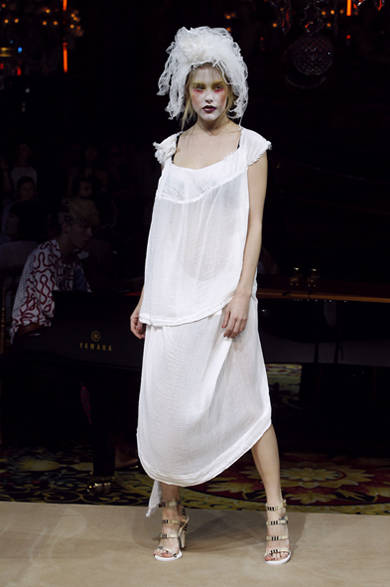 SS12_Westwood_056 <strong>VIVIENNE WESTWOOD GOLD LABEL|ヴィヴィアン・ウエストウッド・ゴールドレーベル</strong> 2012年春夏コレクション速報!