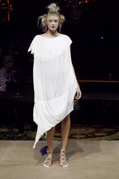 SS12_Westwood_061 <strong>VIVIENNE WESTWOOD GOLD LABEL|ヴィヴィアン・ウエストウッド・ゴールドレーベル</strong> 2012年春夏コレクション速報!