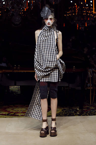 SS12_Westwood_067 <strong>VIVIENNE WESTWOOD GOLD LABEL|ヴィヴィアン・ウエストウッド・ゴールドレーベル</strong> 2012年春夏コレクション速報!