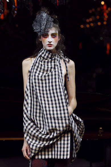 SS12_Westwood_068 <strong>VIVIENNE WESTWOOD GOLD LABEL|ヴィヴィアン・ウエストウッド・ゴールドレーベル</strong> 2012年春夏コレクション速報!