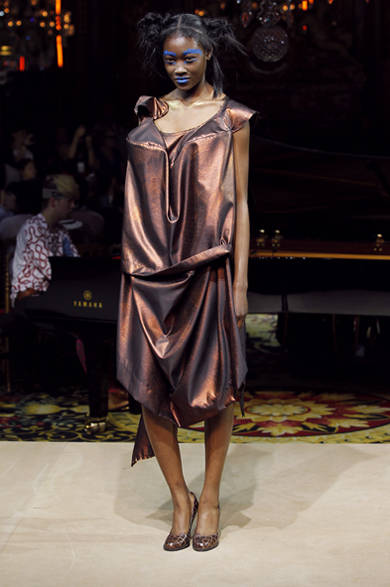 <strong>VIVIENNE WESTWOOD GOLD LABEL｜ヴィヴィアン・ウエストウッド・ゴールドレーベル</strong>　2012年春夏コレクション速報！