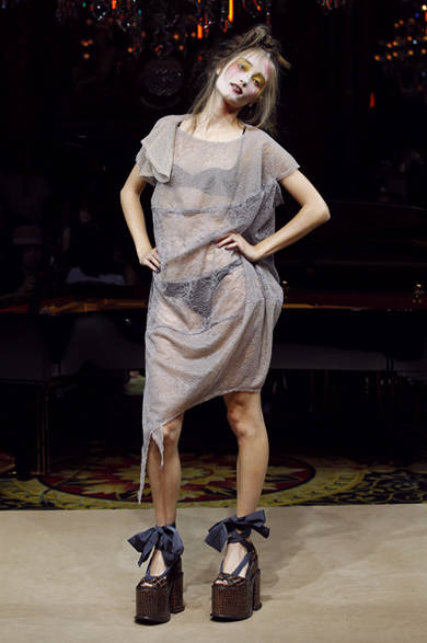 <strong>VIVIENNE WESTWOOD GOLD LABEL｜ヴィヴィアン・ウエストウッド・ゴールドレーベル</strong>　2012年春夏コレクション速報！