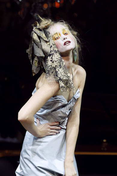 <strong>VIVIENNE WESTWOOD GOLD LABEL｜ヴィヴィアン・ウエストウッド・ゴールドレーベル</strong>　2012年春夏コレクション速報！