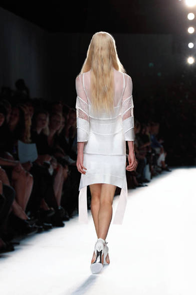 09_06_Dos_bd <strong>Givenchy by Riccardo Tisci|ジバンシィ バイ リカルド ティッシ</strong> 2012年春夏コレクション速報!