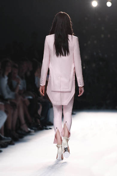 19_13_Dos_bd <strong>Givenchy by Riccardo Tisci|ジバンシィ バイ リカルド ティッシ</strong> 2012年春夏コレクション速報!