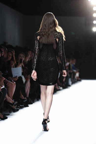 26_17_Dos_bd <strong>Givenchy by Riccardo Tisci|ジバンシィ バイ リカルド ティッシ</strong> 2012年春夏コレクション速報!