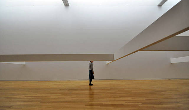 <strong>東京オペラシティ アートギャラリー｜「感じる服 考える服：東京ファッションの現在形」展</strong>　Photo by 中村竜治建築設計事務所