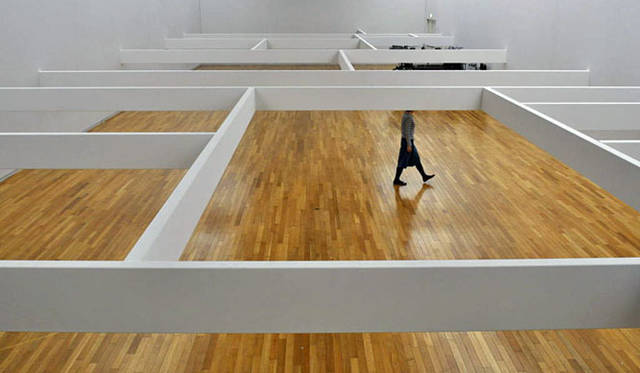 <strong>東京オペラシティ アートギャラリー｜「感じる服 考える服：東京ファッションの現在形」展</strong>　Photo by 中村竜治建築設計事務所