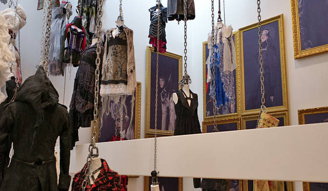 <strong>東京オペラシティ アートギャラリー｜「感じる服 考える服：東京ファッションの現在形」展</strong>　h.NAOTO