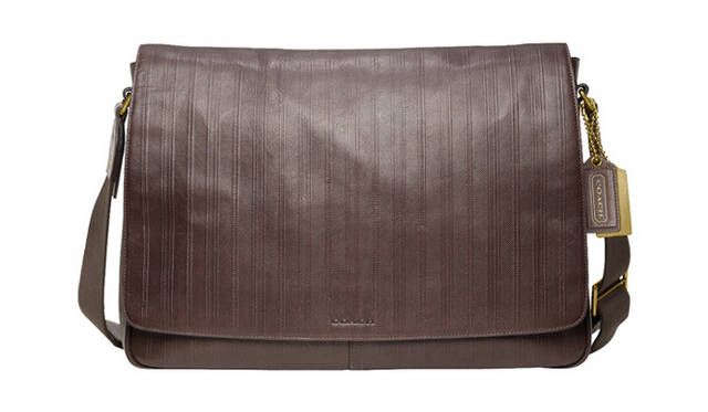 <strong>COACH│コーチ</strong>　ブリーカー レガシー エンボスド クーリエ バッグ [W40×H30×D8cm] 8万6100円