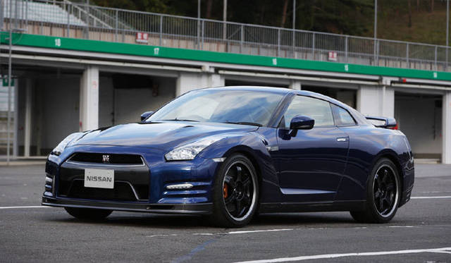 <strong>NISSAN GT-R｜日産 GT-R</strong>　Pure edition+Track pack 2012年モデル