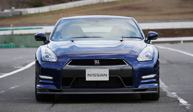 <strong>NISSAN GT-R｜日産 GT-R</strong>　Pure edition+Track pack 2012年モデル