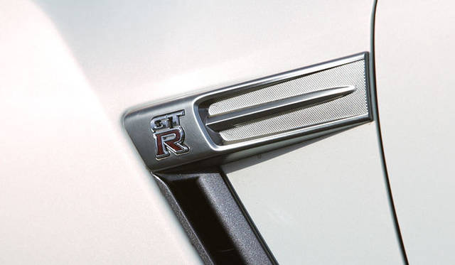 <strong>NISSAN GT-R｜日産 GT-R</strong>　Black edition 2012年モデル