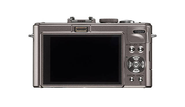 <strong>伊勢丹｜イセタンメンズ レジデンス</strong>　「ライカ」限定ラグジュアリーセット「ライカD-LUX5チタン」 