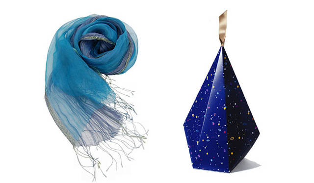 <strong>ISSEY MIYAKE INC.｜イッセイ ミヤケ</strong>　フェア「WINTER GIFT 2011」　左／「HaaT」3万7800円、右／パッケージ