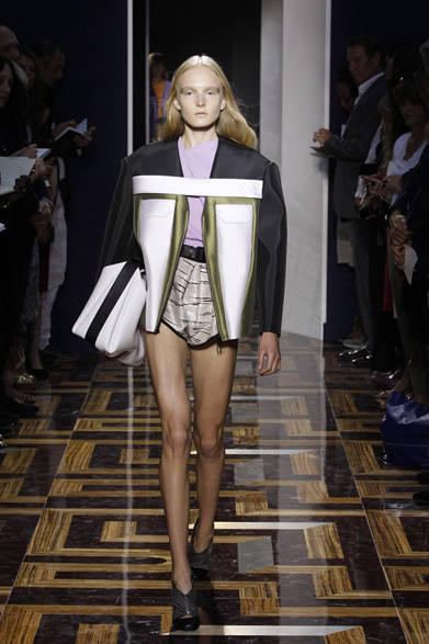 <strong>BALENCIAGA｜バレンシアガ</strong>　2012年春夏コレクション速報　©MONICA FEUDI