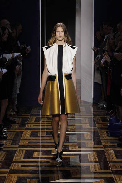 <strong>BALENCIAGA｜バレンシアガ</strong>　2012年春夏コレクション速報　©MONICA FEUDI