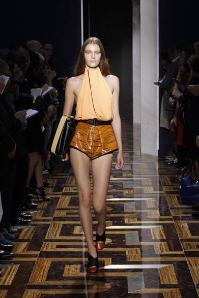 <strong>BALENCIAGA｜バレンシアガ</strong>　2012年春夏コレクション速報　©MONICA FEUDI