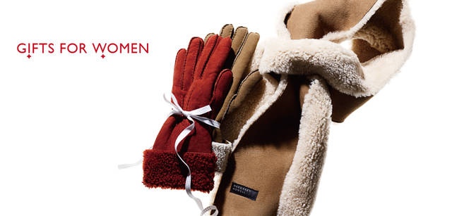 <strong>MARGARET HOWELL｜マーガレット・ハウエル</strong>　シープスキングローブ 各3万450円、シープスキンスカーフ 7万8750円（ともにマーガレット・ハウエル）