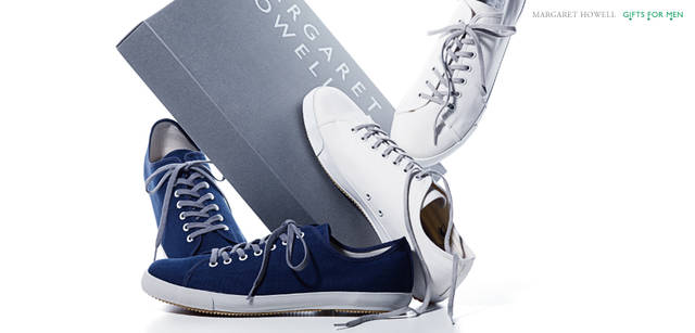 <strong>MARGARET HOWELL｜マーガレット・ハウエル</strong>　スピングルムーブ社別注スニーカー 各1万9950円（ともにマーガレット・ハウエル）