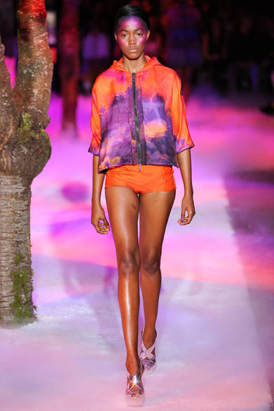 <strong>MONCLER GAMME ROUGE｜モンクレール ガム・ルージュ</strong>　2012年春夏コレクション速報